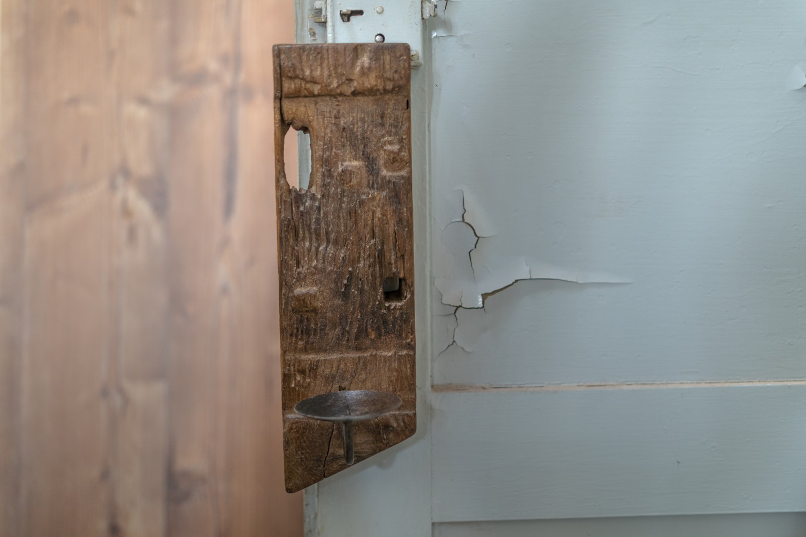 Kerzenwandhalter aus Altholz
