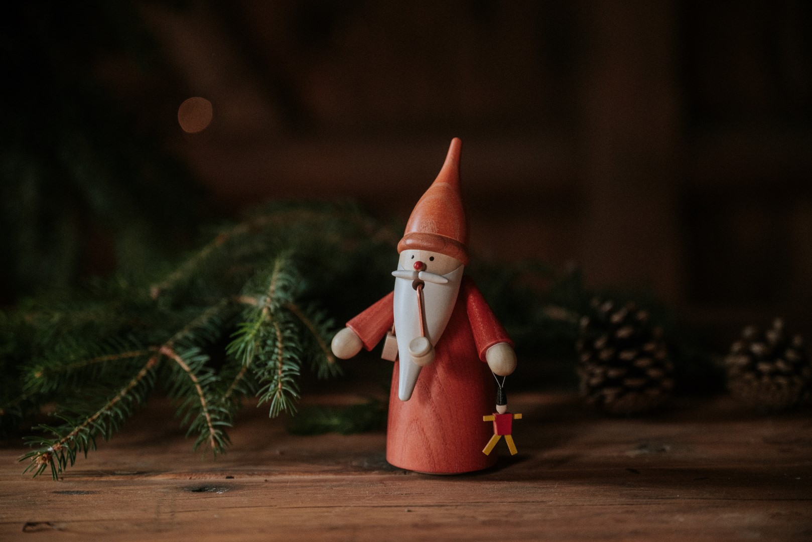 Räuchermann mit Spielzeug