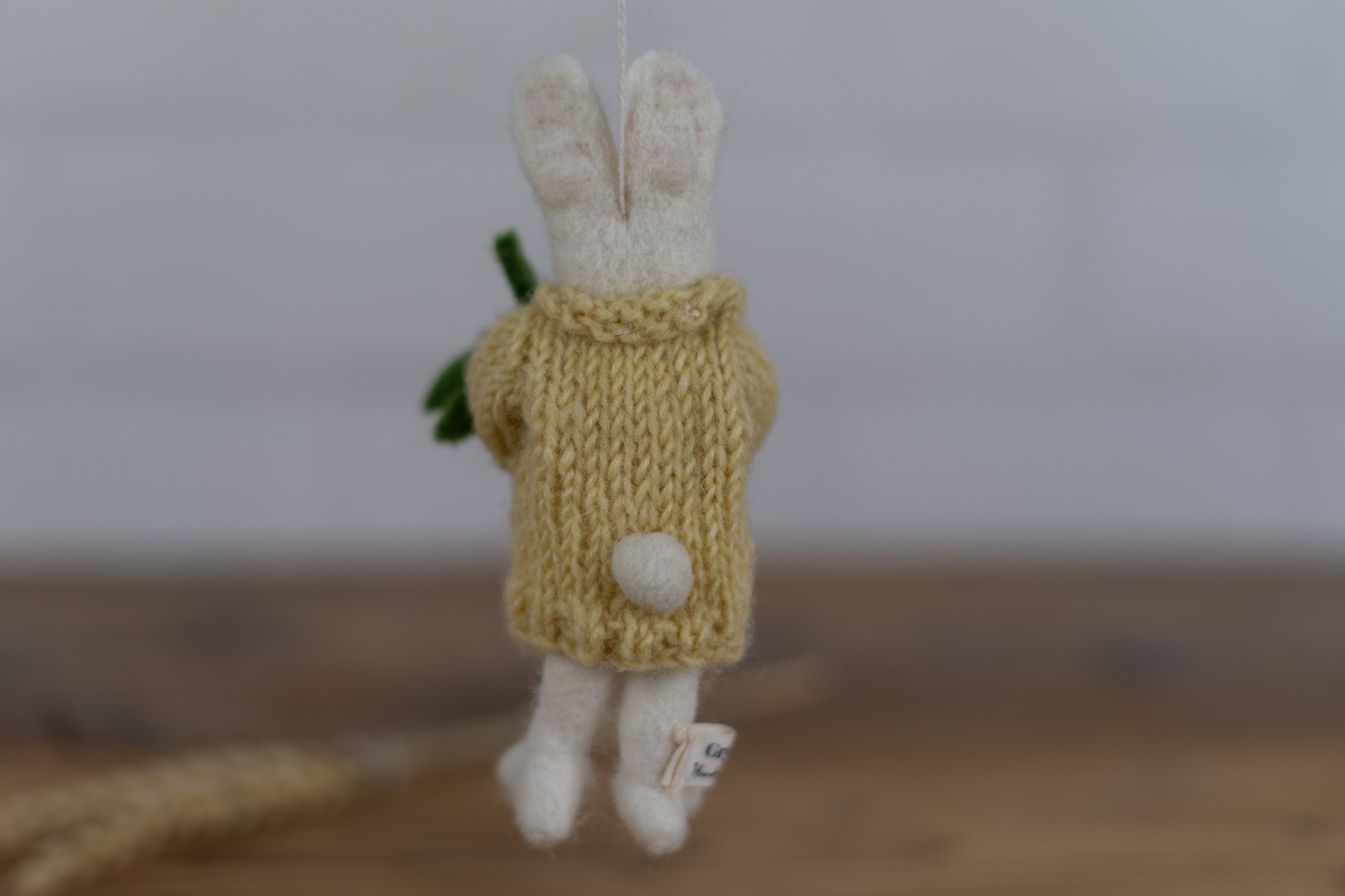 Osterhase mit Pullover