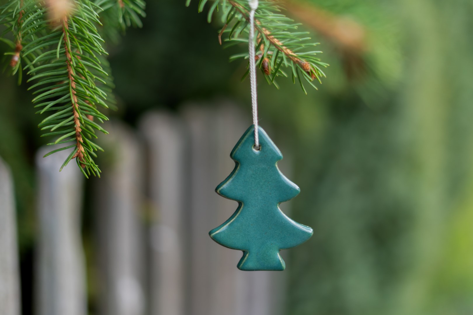 Weihnachtsbaumanhänger aus Keramik