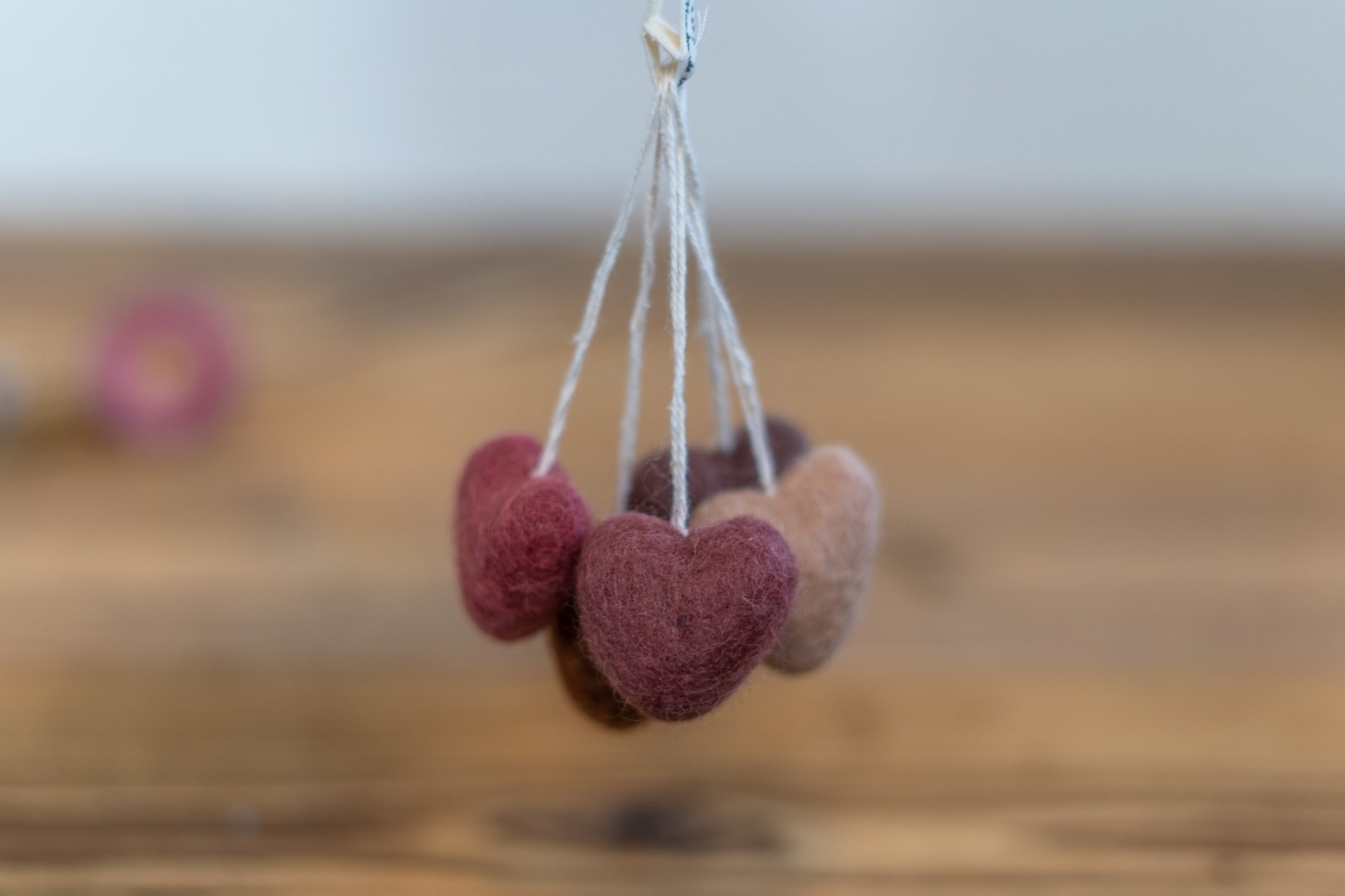 Gry & Sif Filzherzen im Set hängend