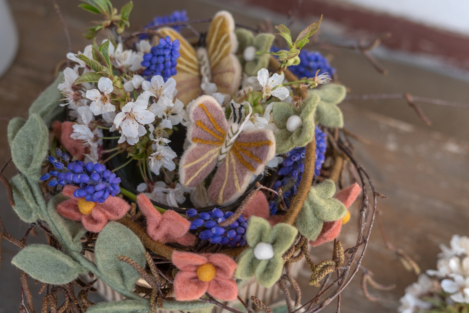 Filz Blumendeko mit Schmetterling