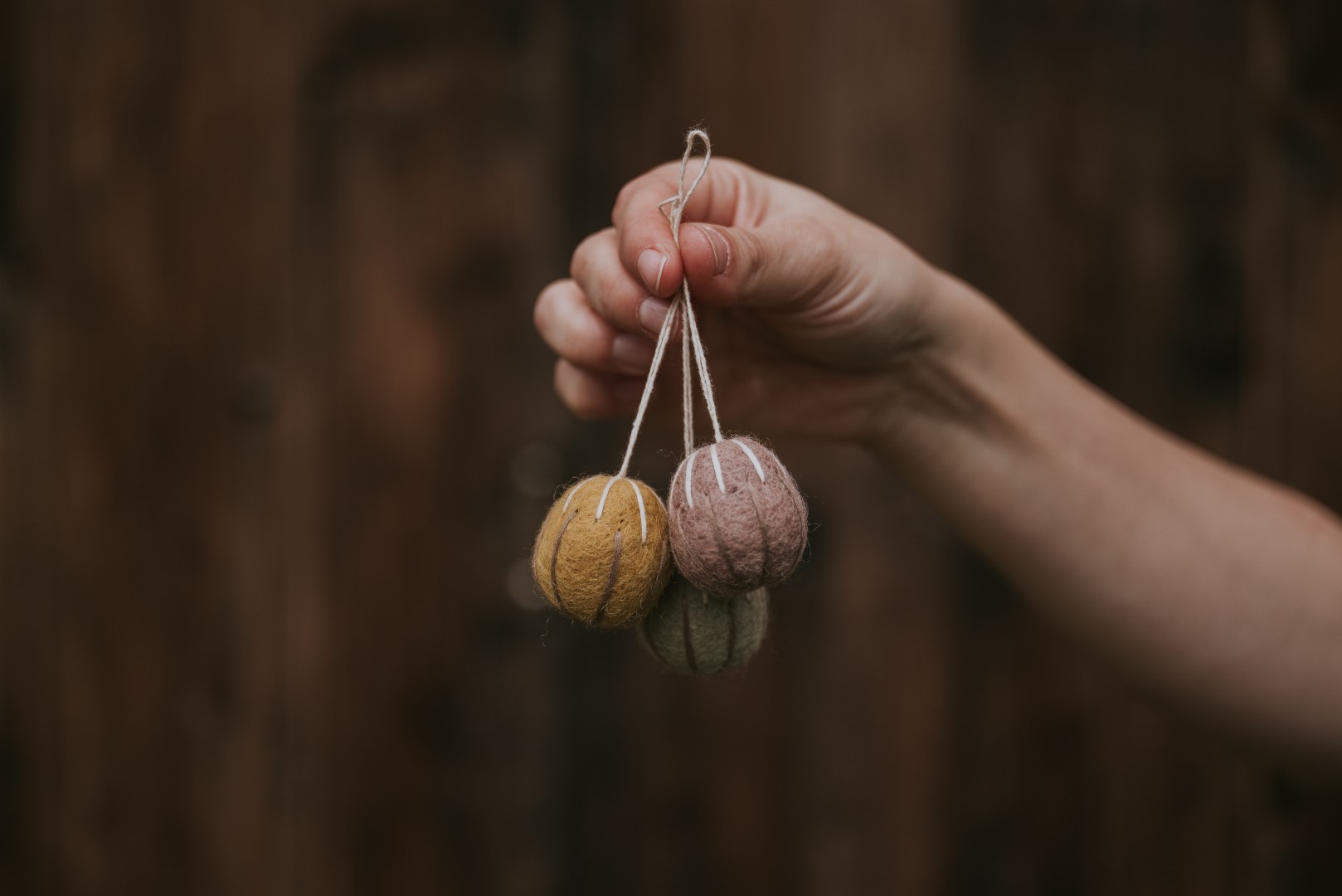 Ostereier aus Filz bestickt