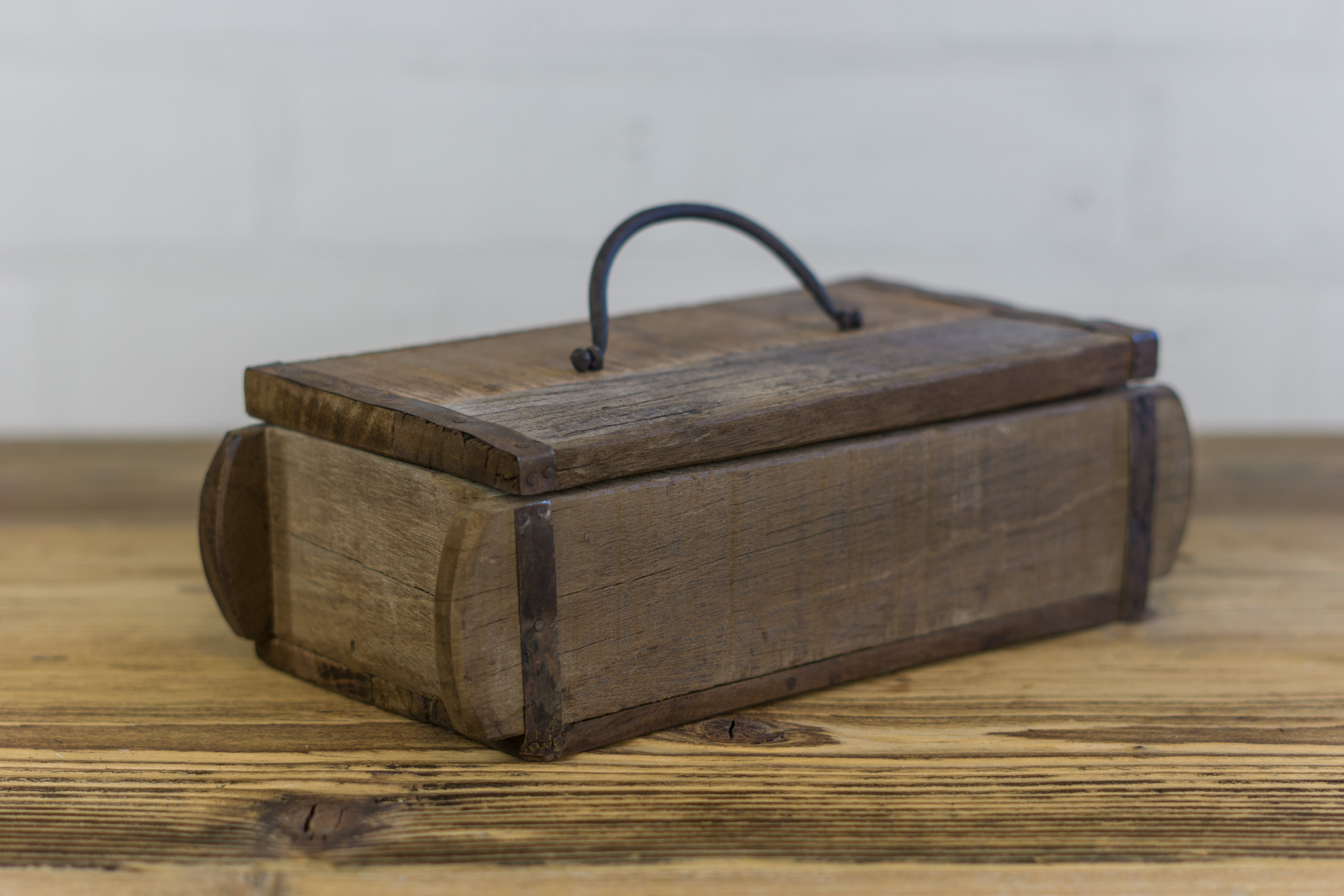 Ziegelform aus Holz mit Deckel