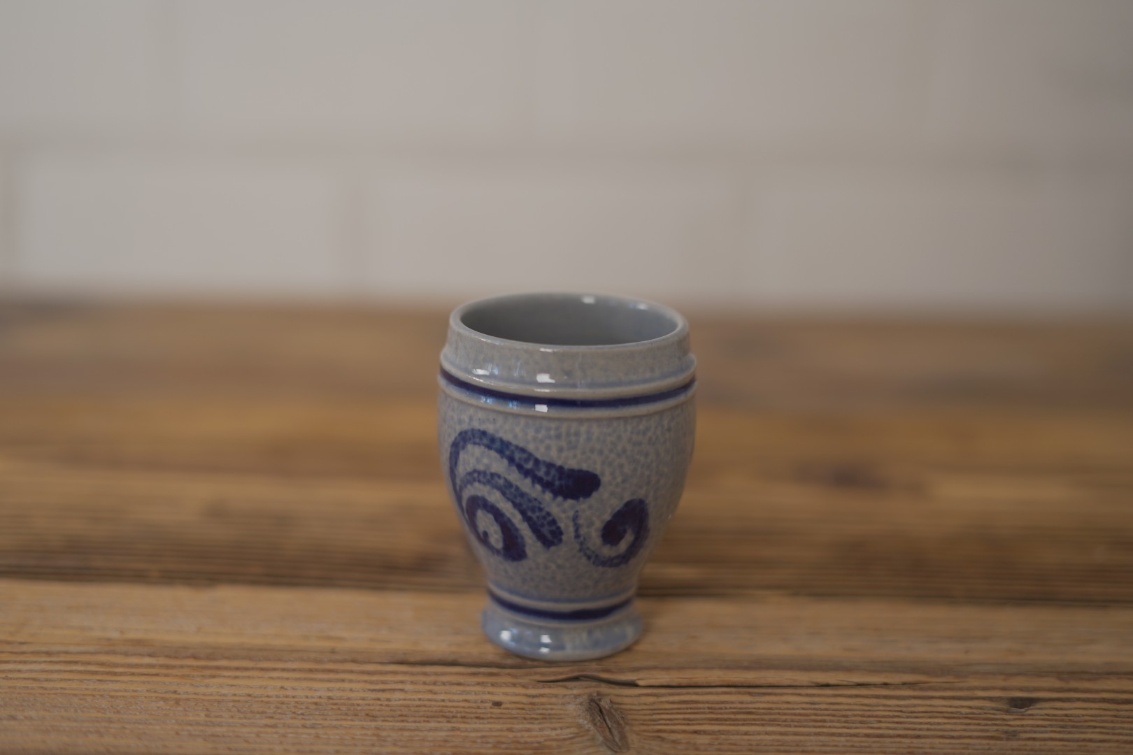 Steinzeug Becher - grau-weiß