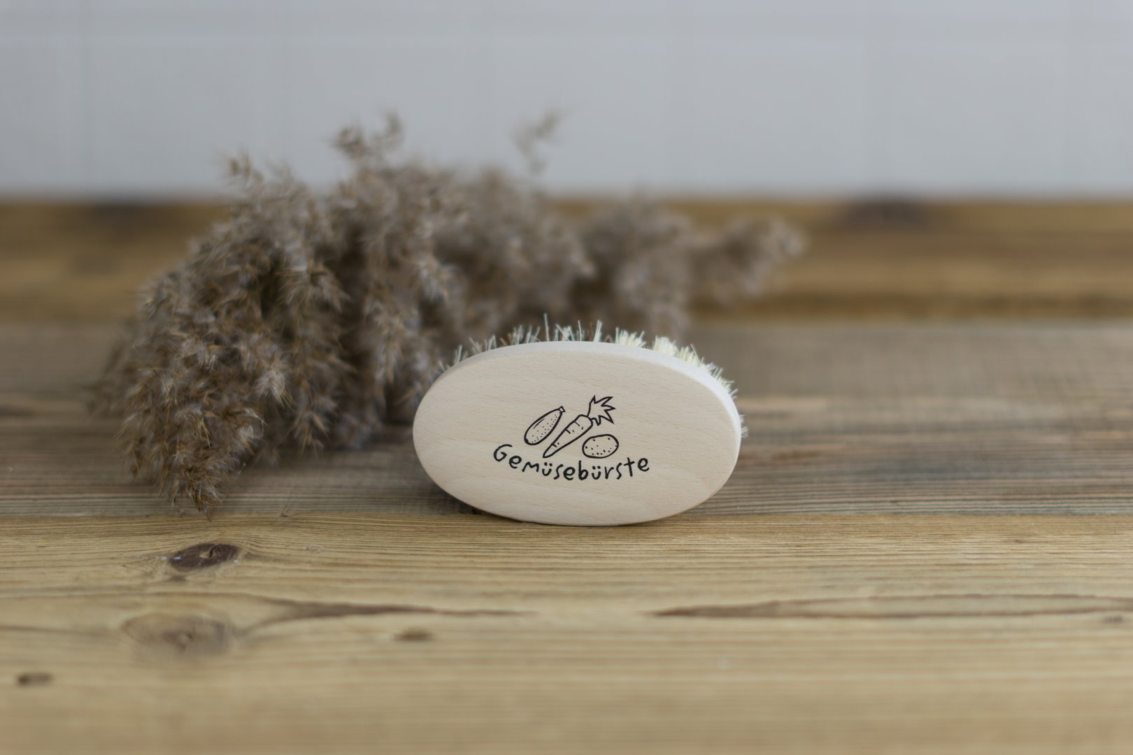 Kleine Gemüsebürste aus Holz