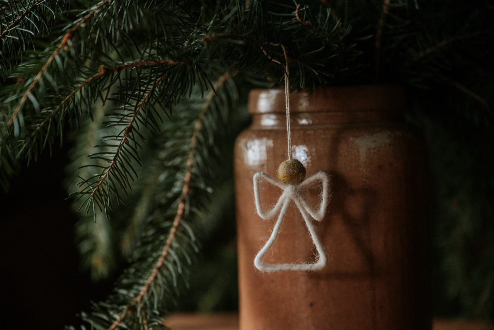 Zarte Filzengel von Gry & Sif in weiß