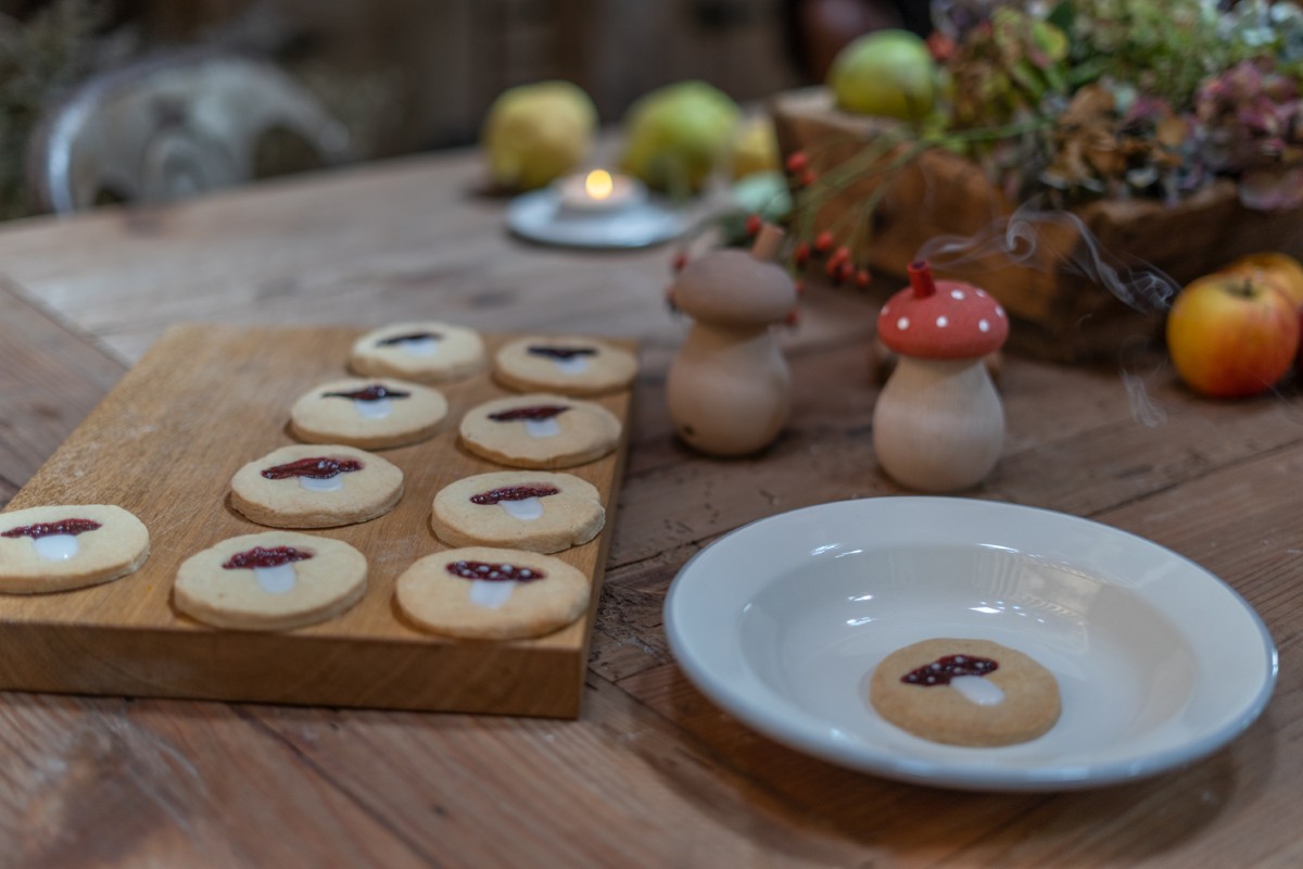 Dekorierte Butterkekse mit Fliegenpilz