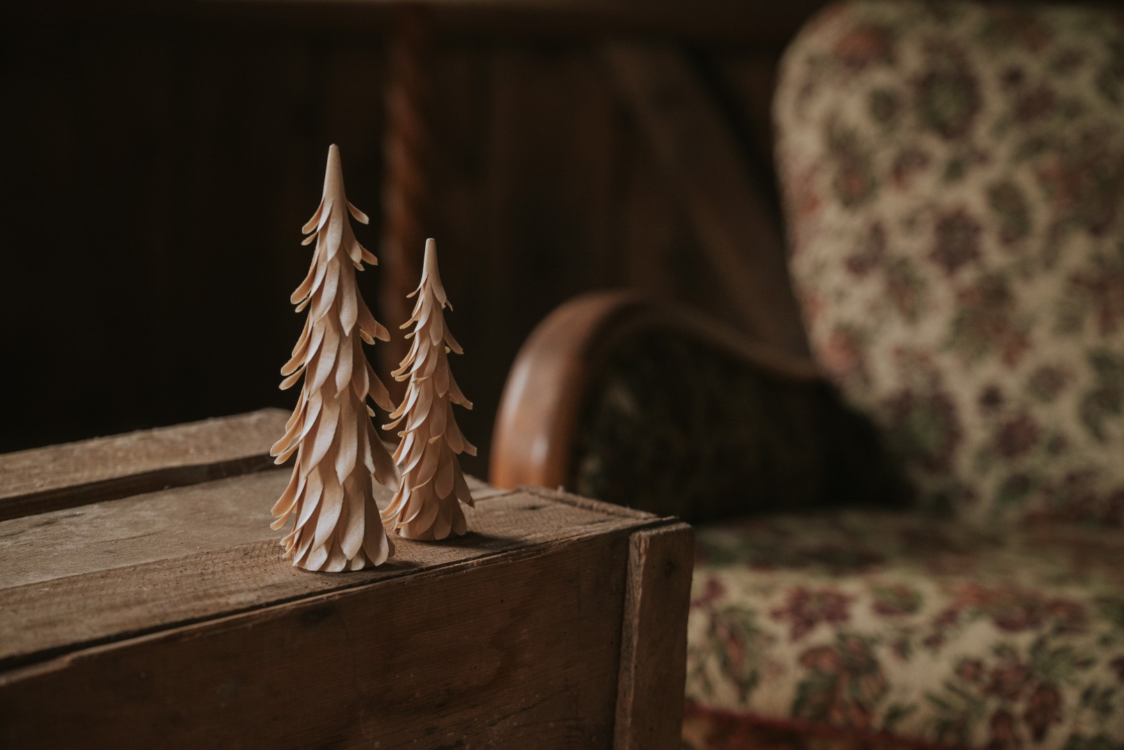 Zwei Spiralbäume als zeitlose Dekoration