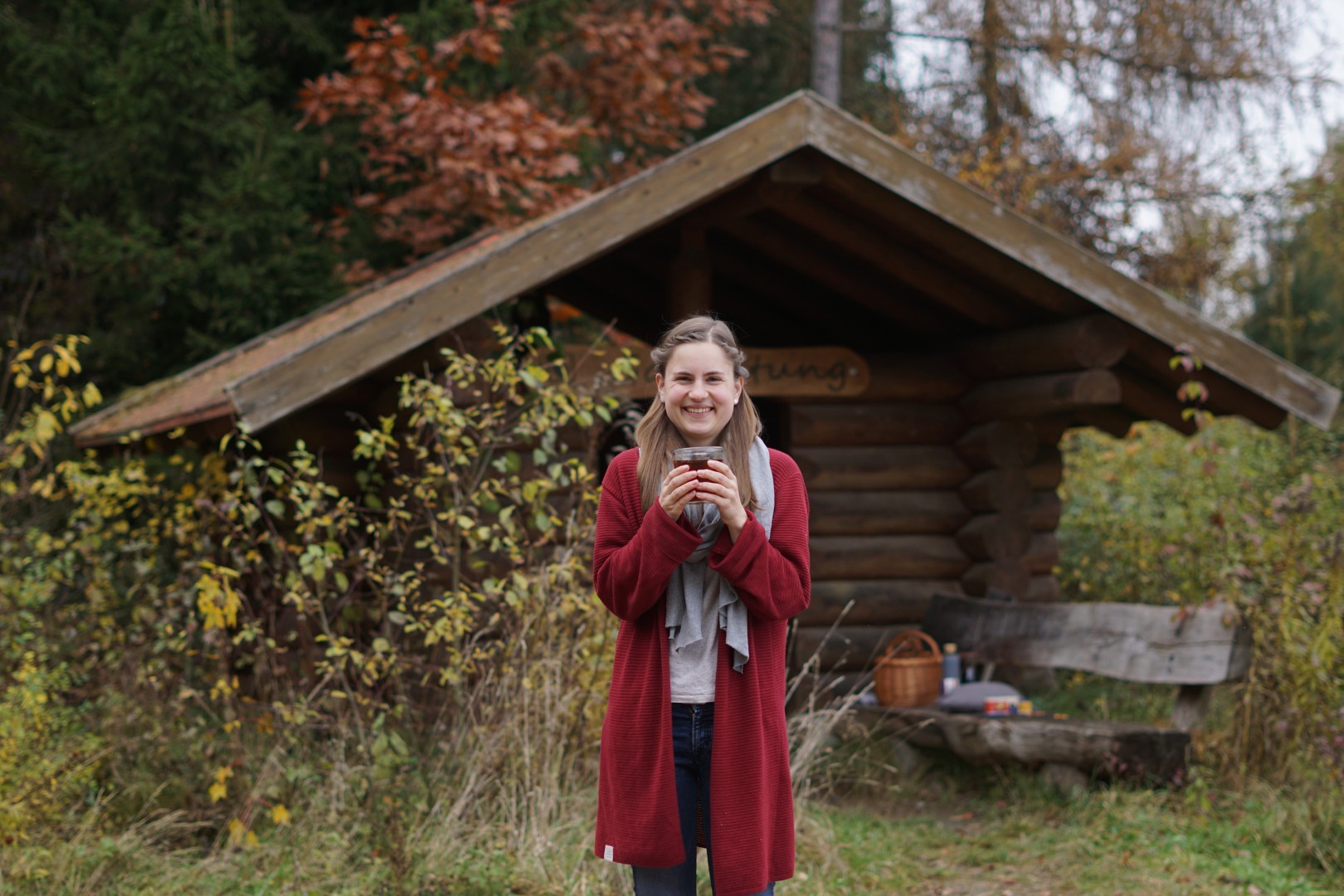 Selbstgemachter Punsch zum Aufwärmen im Wald