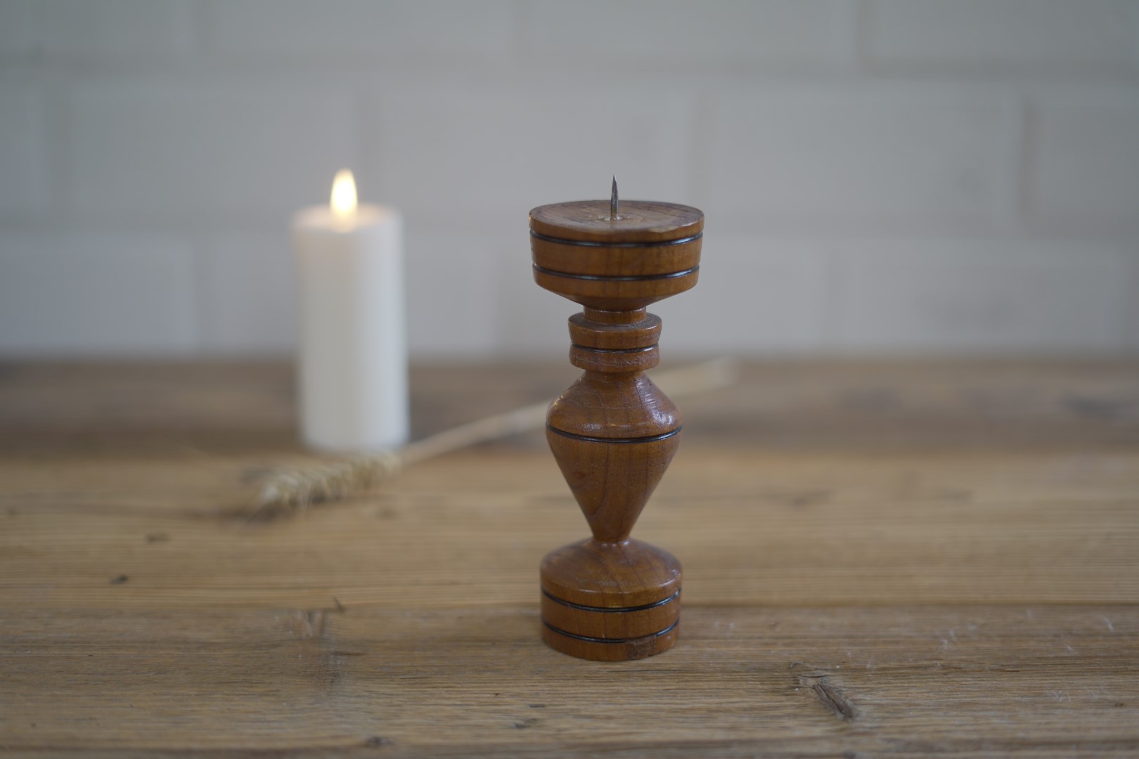 Gedrechselter Kerzenständer aus Holz