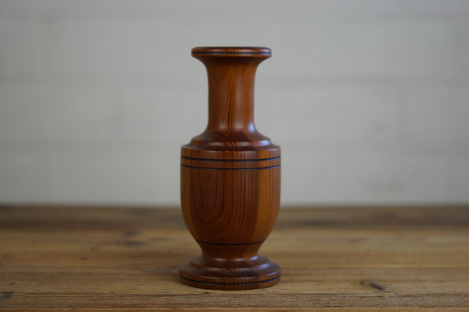 Vase aus Holz