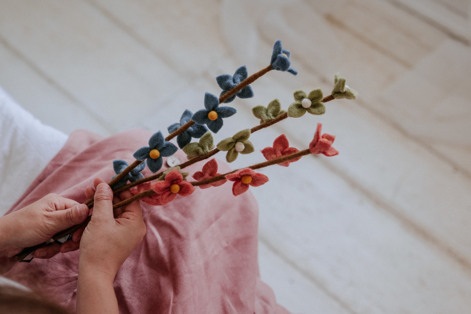 Filzblumen am Stiel – Gry & Sif 