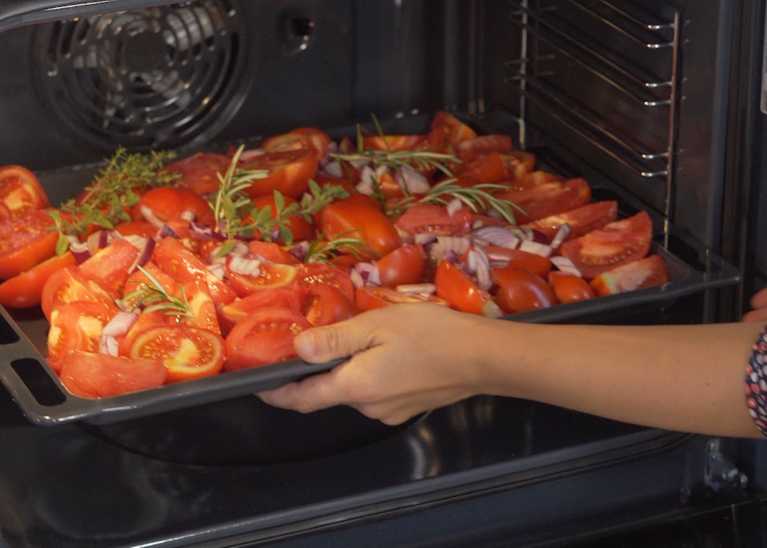 Ofensoße Tomaten auf Blech