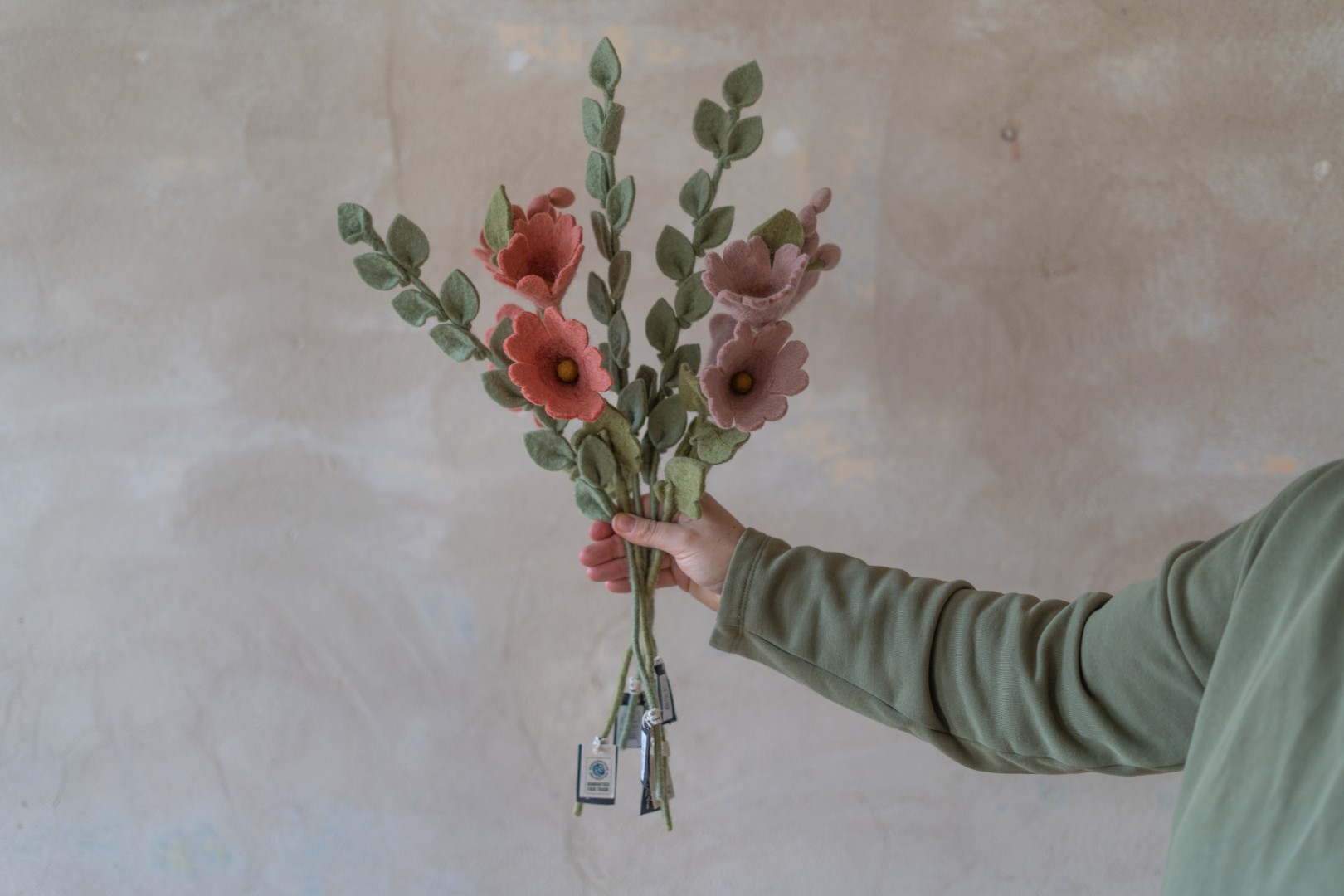 Filz Strauß Eukalyptus und Stockrose