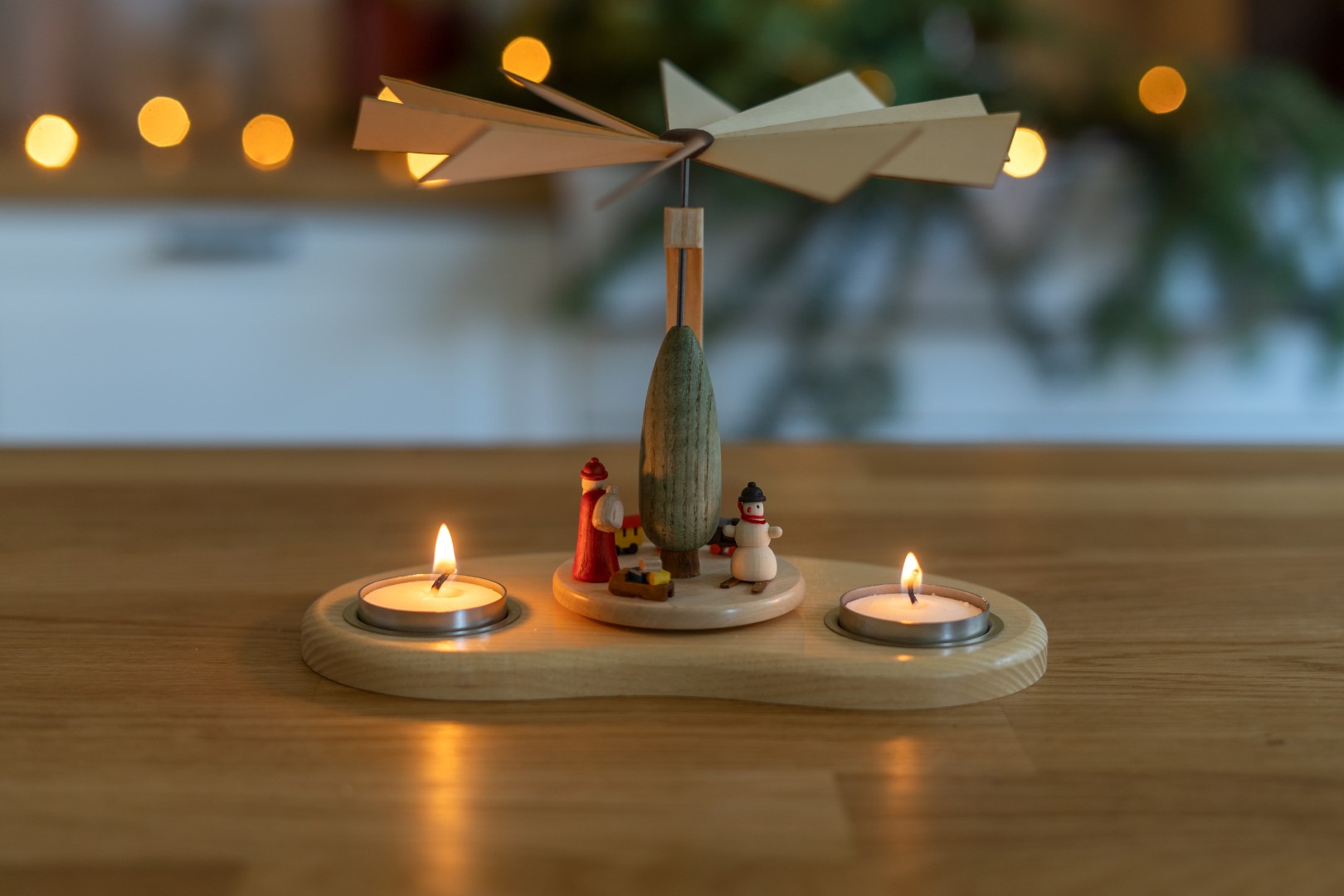 Teelichtpyramide mit Weihnachtsmann