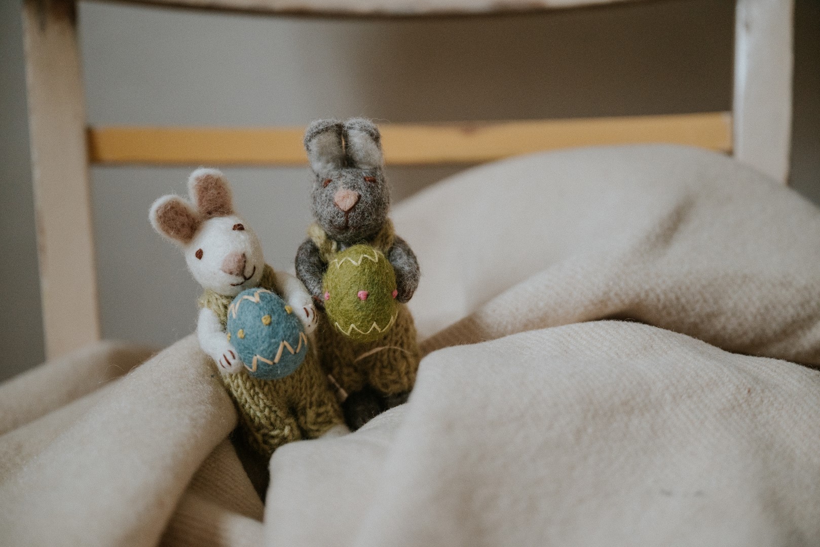 Bunte Osterhasen aus Filz