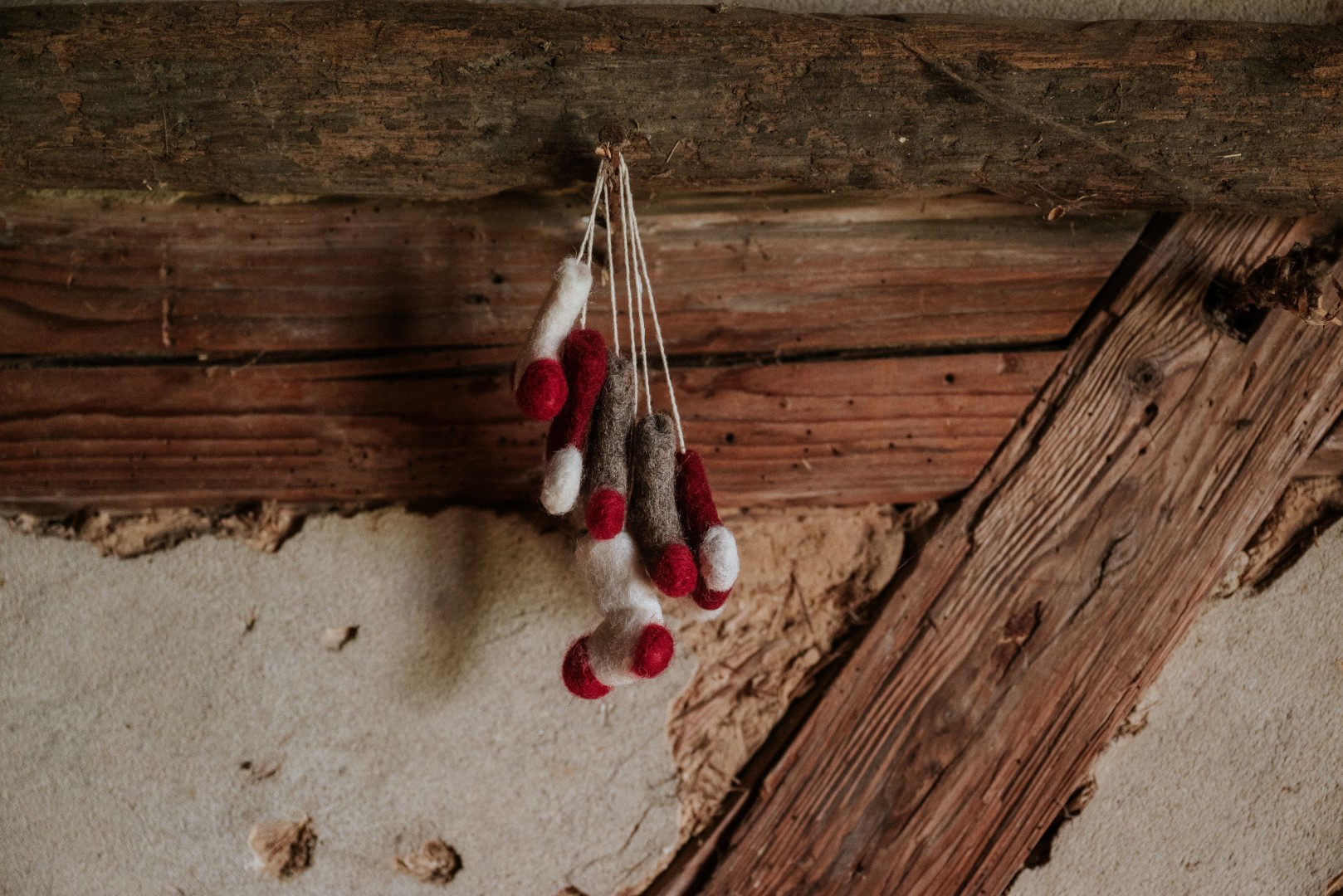 Weihnachtssocken rot, weiß und grau