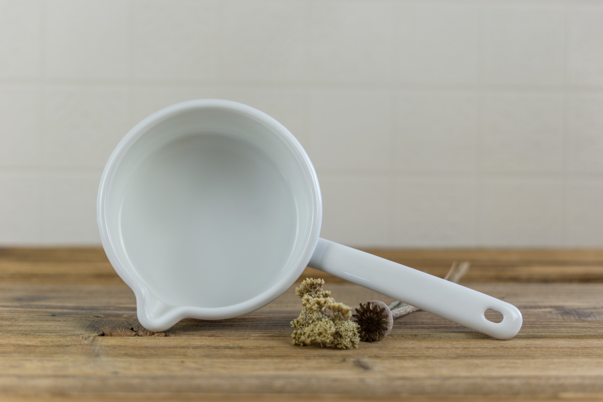 Stieltopf mit Ausguss weiß