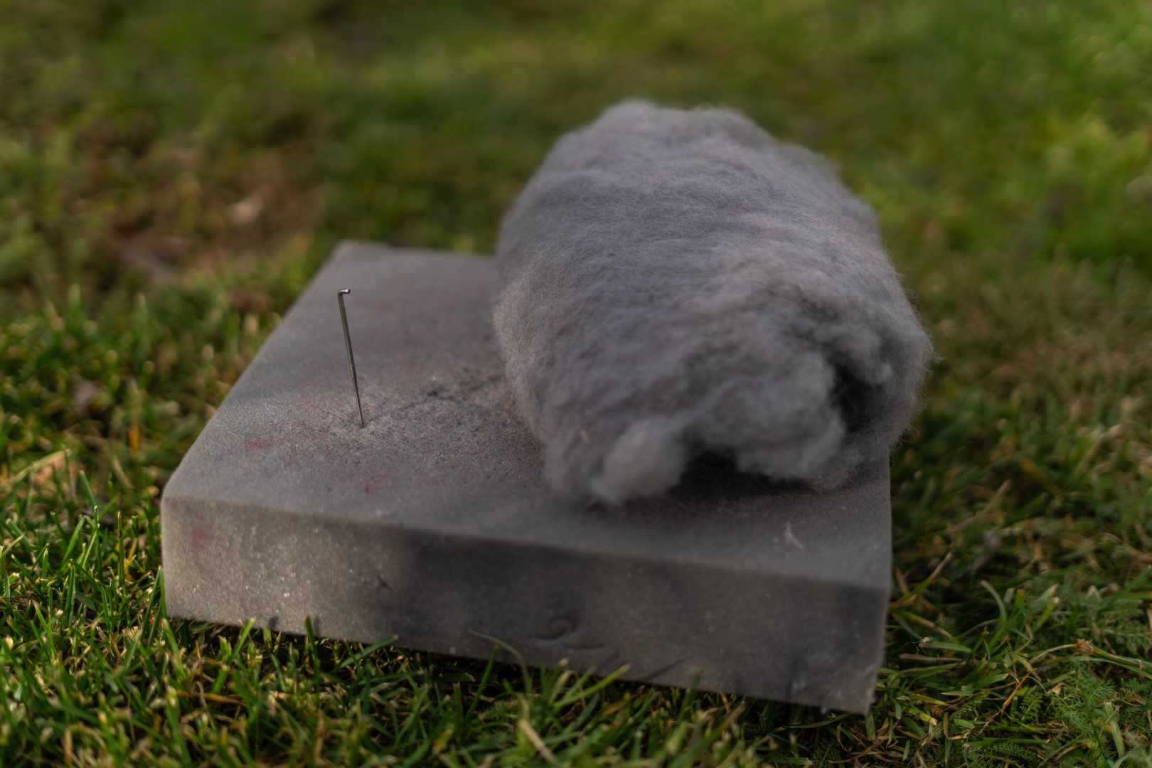Anleitung grauen Osterhasen filzen