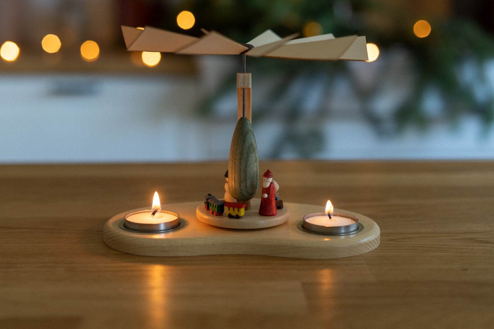 Teelichtpyramide mit Weihnachtsmann